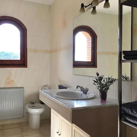 Villa Masia Mit Swimmingpool Fuer 8 Personnen Boadella i les Escaules
