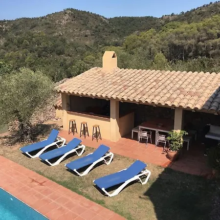 Villa Masia Mit Swimmingpool Fuer 8 Personnen *