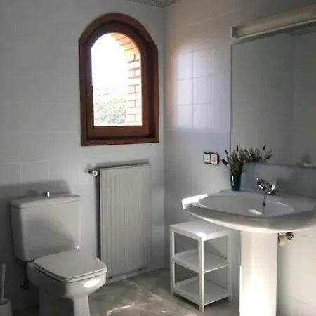 Villa Masia Mit Swimmingpool Fuer 8 Personnen Boadella i les Escaules