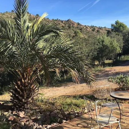 Villa Masia Mit Swimmingpool Fuer 8 Personnen *